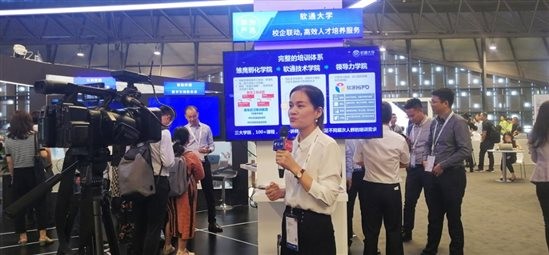 “云”開見日，“AI”生花，軟通動力攜五大主題亮相華為HC大會
